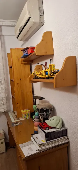 Escritorio juvenil de madera y cristal