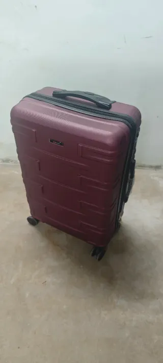 Maleta granate con ruedas