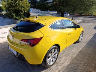 Opel Astra 2011