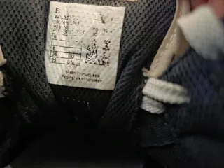 New Balance 327 Zapatillas Negras y Blancas