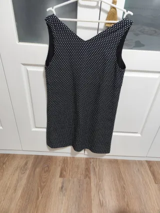 Vestido negro con puntos blancos
