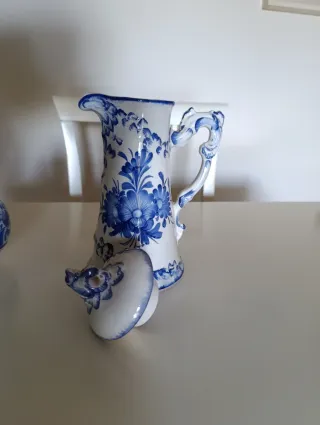 Caffettiera in porcellana blu e bianca