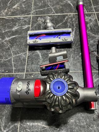 Dyson V8 Aspiradora con Accessori