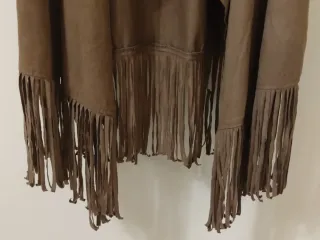 Chaleco Bershka flecos marrón S