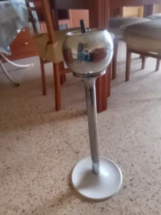 Portacenere da terra moderno