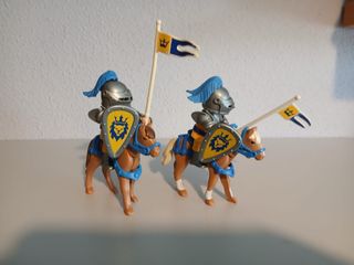 Playmobil 2 Caballeros con Escudo león y Bandera