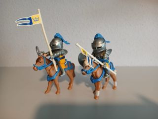 Playmobil 2 Caballeros con Escudo león y Bandera