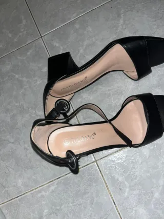 Tacones negros TULIPANO