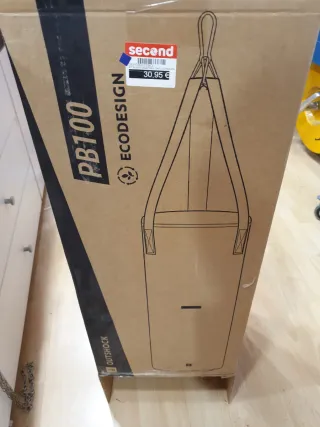 Saco de boxeo y guantes