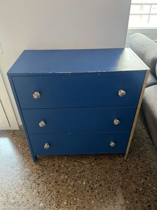 Cómoda azul de madera
