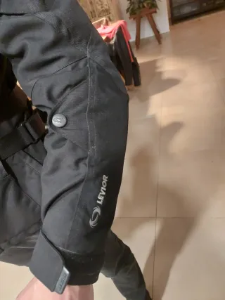 Chaqueta de moto LEVIOR negra