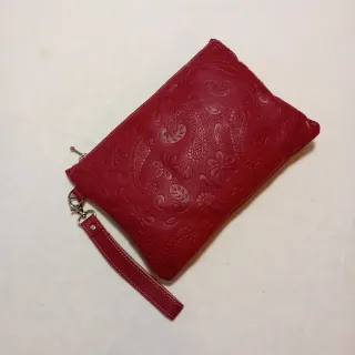 Cartera de mano piel roja con grabado