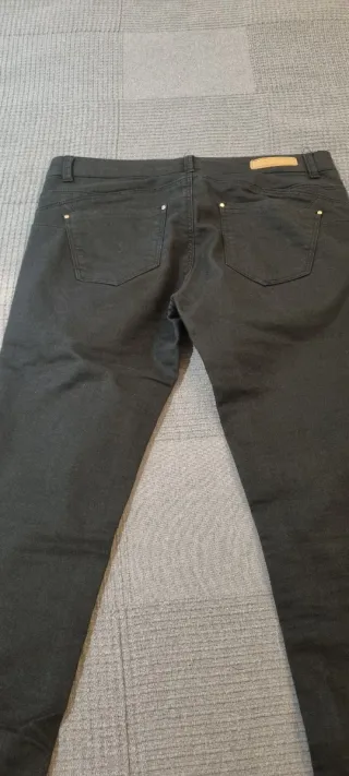 Pantalones negros ajustados