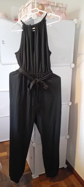 Macacão preto com cinto