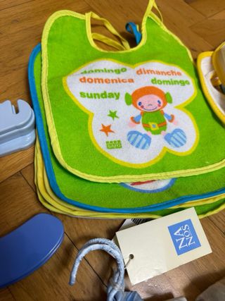 Lote baberos, perchas, patucos y orinal bebe