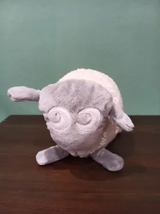 Oveja de peluche con sonido