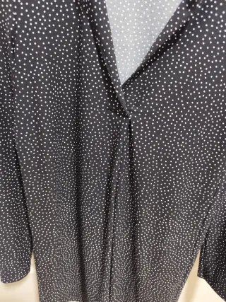 Vestido Mango negro lunares blancos manga larga