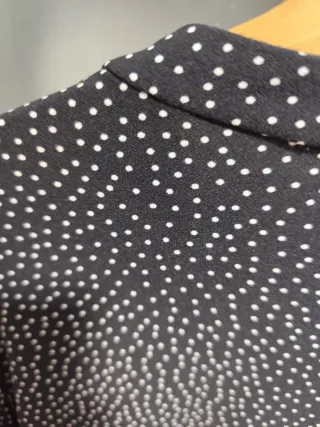 Vestido Mango negro lunares blancos manga larga