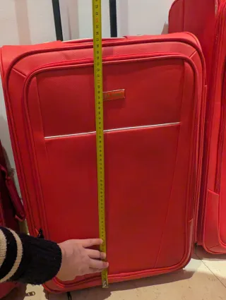3 Maletas de viaje rojas