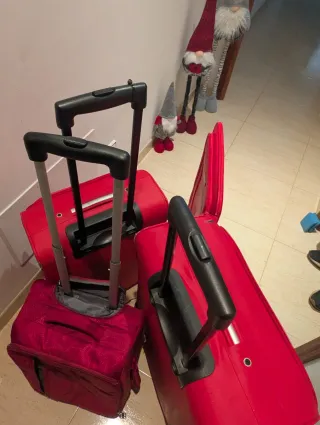 3 Maletas de viaje rojas