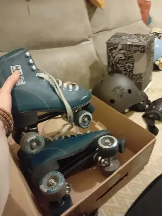 Patines 4 Ruedas T41 + Casco y Rodilleras