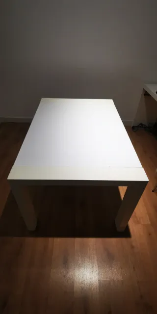 Mesa de comedor blanca