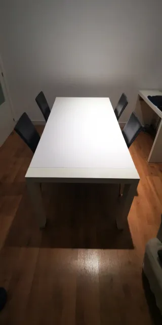 Mesa de comedor blanca