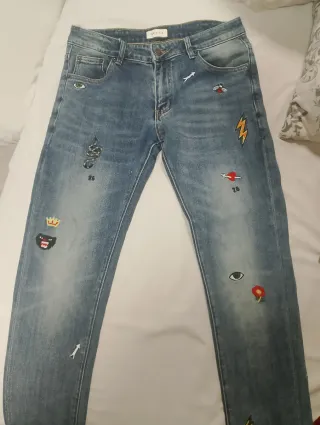 Vaqueros Gucci de mujer bordados con dibujos