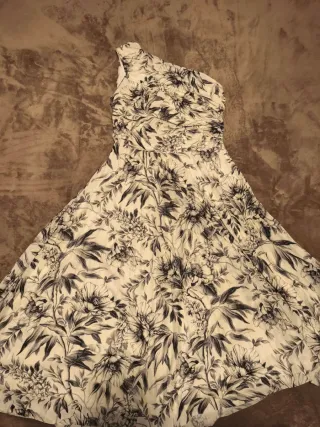 Vestido H&M plisado un hombro estampado