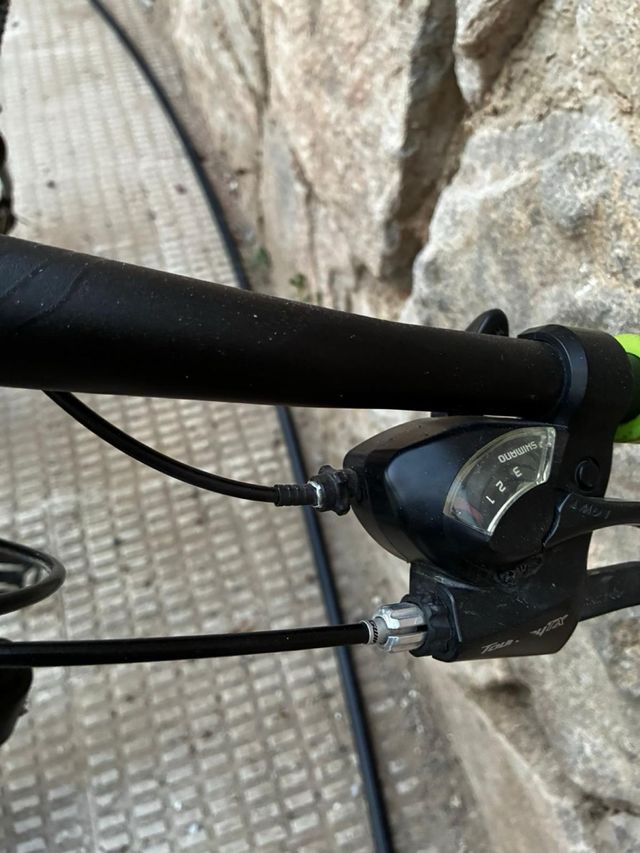 Bicicleta de Montanha Cube Negra