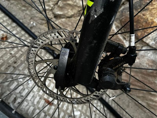 Bicicleta de Montanha Cube Negra