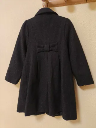 Abrigo Mayoral de niña gris oscuro, talla 6 años