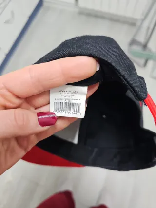 Gorra Volcom Negra, Gris y Roja