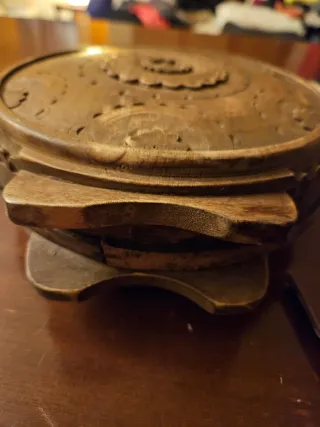 Collezione di legno intagliato