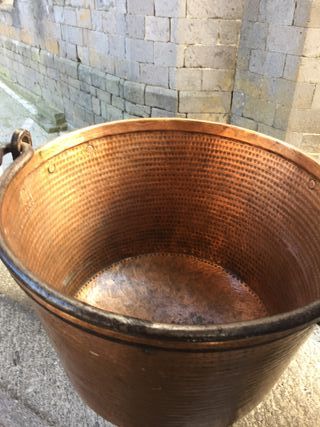 Antico calderone di rame