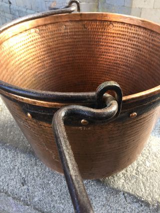 Antico calderone di rame