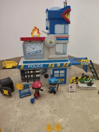 Pinipon Policía: Comisaría + Camión.