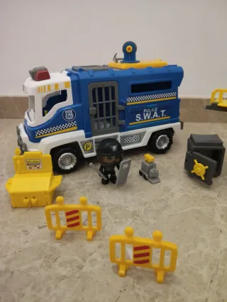 Pinipon Policía: Comisaría + Camión.