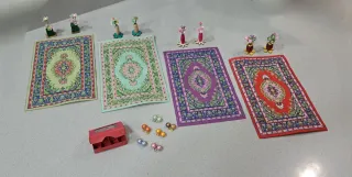 Tappeti e vasi per casa delle bambole