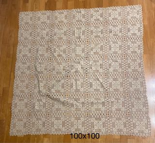 Copriletto e tappeti all'uncinetto