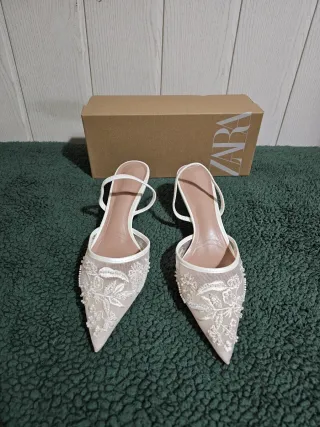 Tacones Zara Beige y Blanco con Perlas