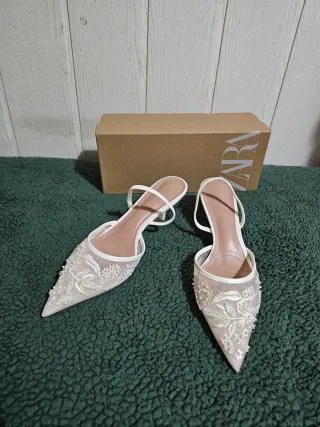 Tacones Zara Beige y Blanco con Perlas
