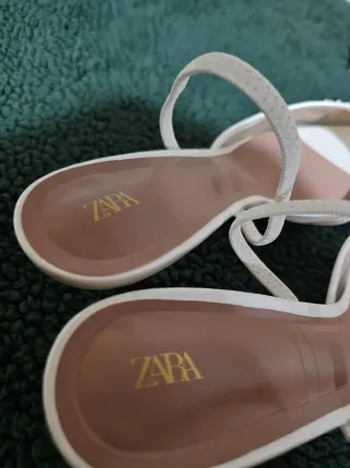 Tacones Zara Beige y Blanco con Perlas