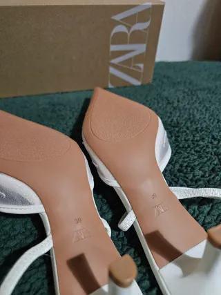 Tacones Zara Beige y Blanco con Perlas