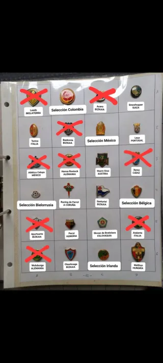 Lote de pines de fútbol de colección