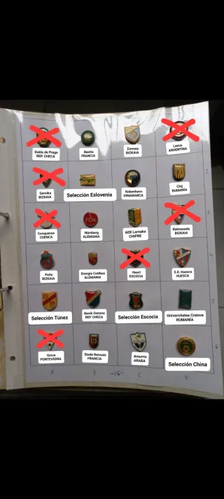 Lote de pines de fútbol de colección