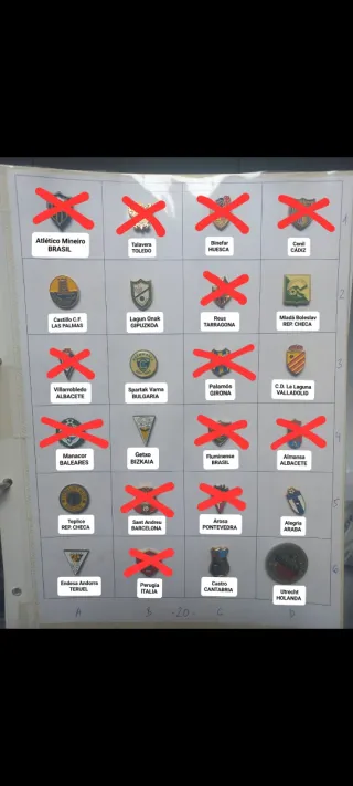 Lote de pines de fútbol de colección