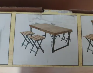 Tavolo e 4 sgabelli pieghevoli da campeggio