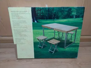 Tavolo e 4 sgabelli pieghevoli da campeggio