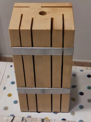 Blocco di coltelli in legno e metallo